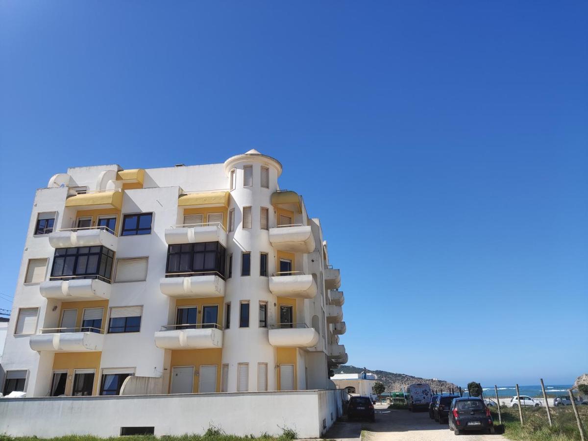 Apartment By The Beach! With Large Balcony! Сан-Мартінню-ду-Порту Екстер'єр фото